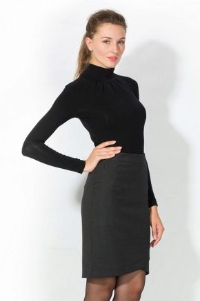 Black turtleneck is an indispensable thing for creating fashionable bows.