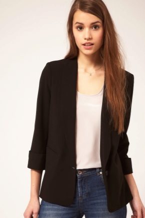 What can women wear with a black jacket?