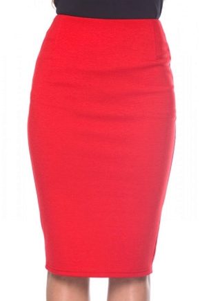 How to wear a red pencil skirt