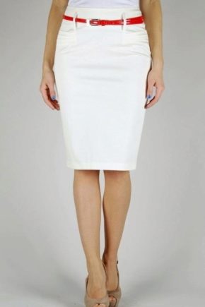 What can I wear with a white pencil skirt?