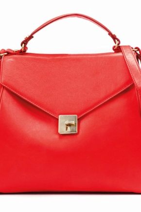 What to wear with a red bag?