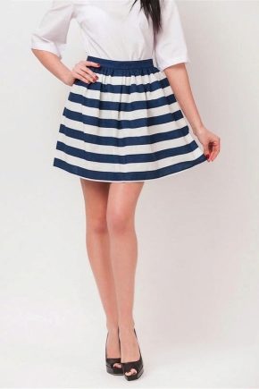 What can you wear in marine style skirts?