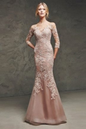 Long evening dress with lace