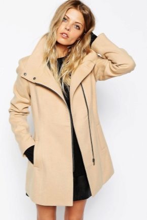 Coat with zipper