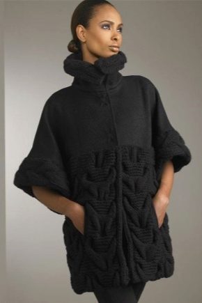 Knitted coat of thick yarn