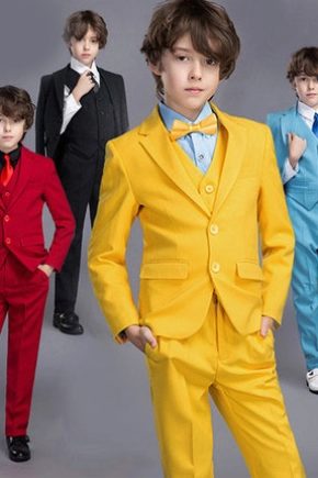 Traje clásico para niño.