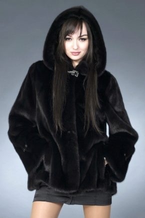 Short fur coats: models and what to wear