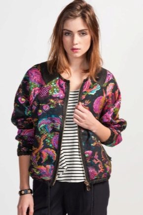 Chaqueta bomber y tendencias de moda.