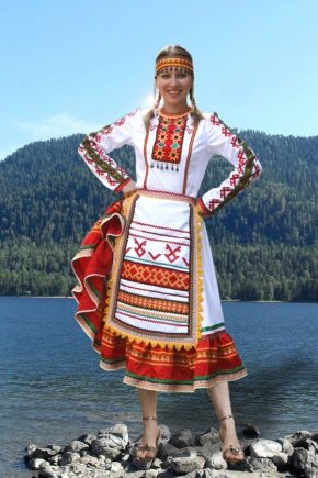 Mari national costume