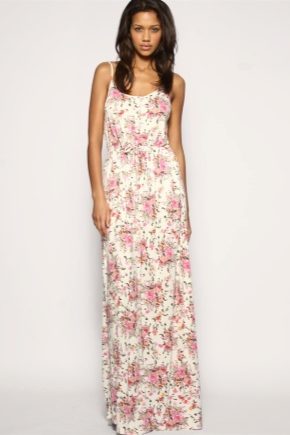 Fashionable long dress - the dream of every fashionista