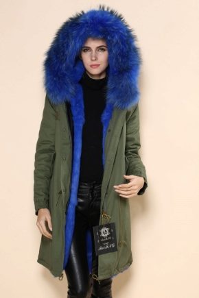 Parka de mujer con pelo en el interior.