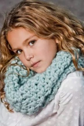 Children's knitted scarf