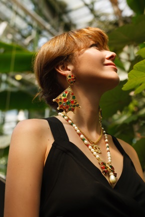 Gold earrings with stones