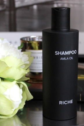 Professional restorative shampoos