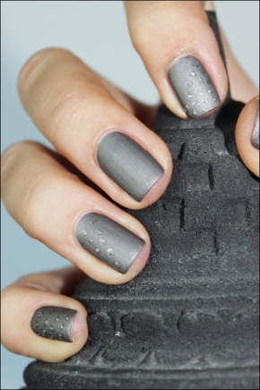 Manicure with gray varnish