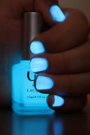 Glowing nail polish