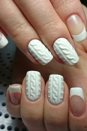 Knitted gel polish manicure