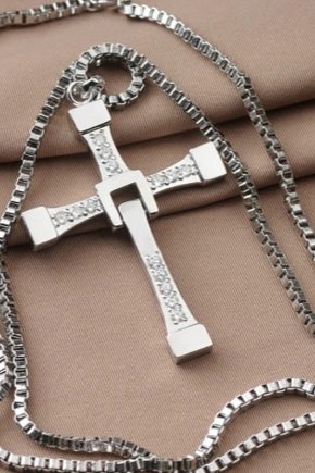 How to clean a silver cross?