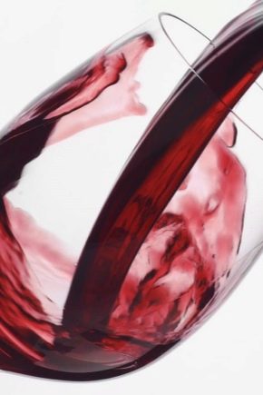 How to effectively remove stains from red wine?