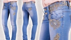 Jeans com strass e miçangas