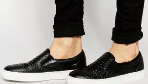 Leather slip-on sneakers for fashionistas and fashionistas