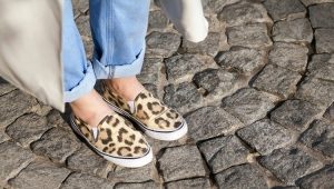 What is the right way to wear slip-ons - tips from stylists