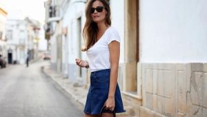 What can I wear with a denim short skirt?