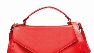 What to wear with a red bag?