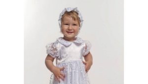 Vestido de bautizo para niña.