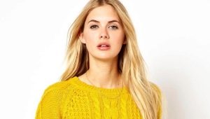 What can I wear with a yellow sweater?