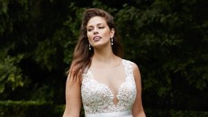 Wedding dresses for full brides