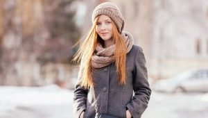 How beautiful to tie a scarf on a coat?