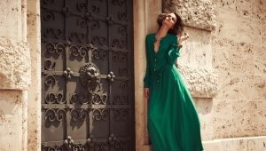 What to wear emerald dress?