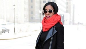 What to wear with a red scarf?