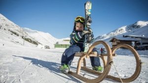 Children's ski boots