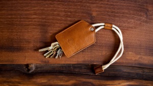 Leather men's key case