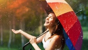 ¡Los paraguas del arco iris están de moda!