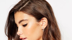 Earrings with cubic zirconias