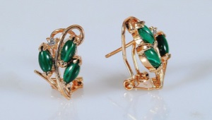 Earrings with malachite