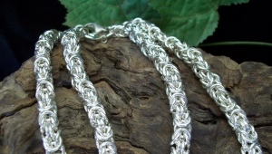 Chain with weaving rose