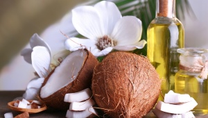 El uso del aceite de coco en cosmetología.