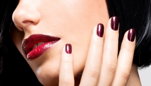 What is the difference between gel varnish and shellac?