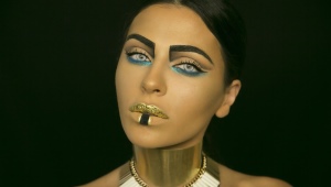 Egyptian makeup