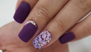 Violet gel polish