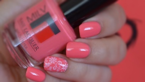 Coral gel polish