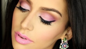 Makeup with pink shadows