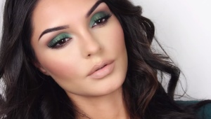 Makeup with green shadows