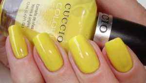 Manicure with yellow varnish