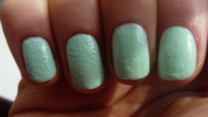 Why gel nail polish blistering?