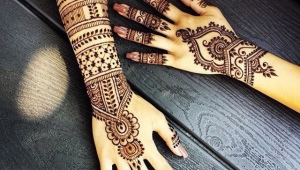 Henna Drawings on Hand